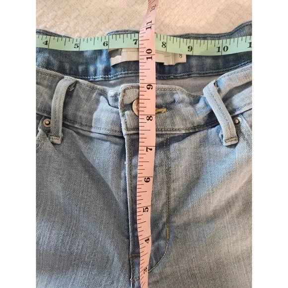 Levi's Silvertab 10" Bermuda Shorts Rolled Cuff Light Wash Sz 8 - Picture 7 of 10